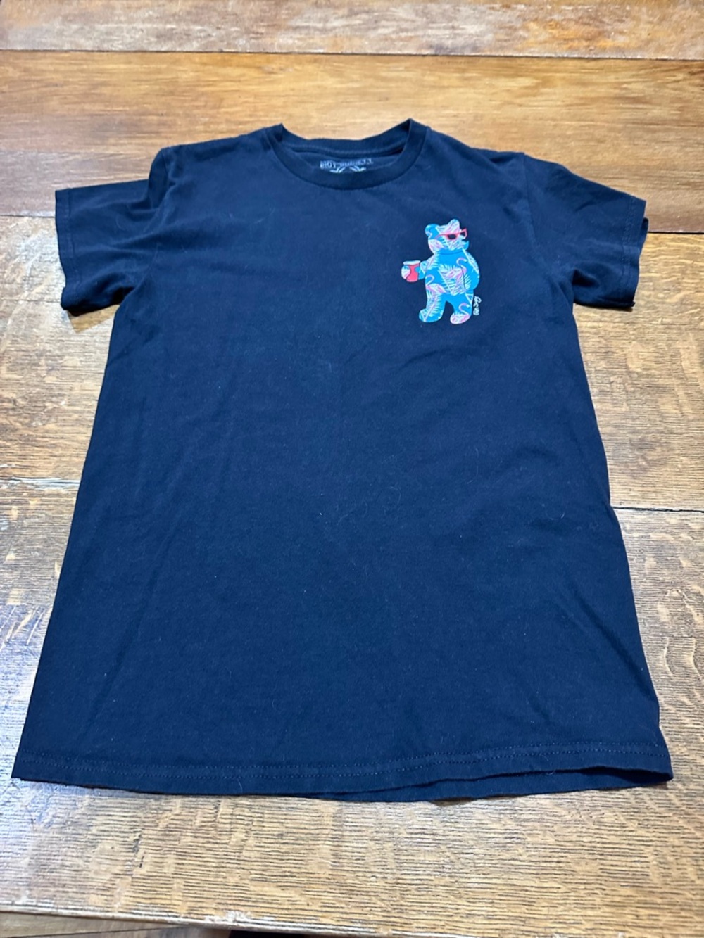 riot society Black‎ Tee with Colorful Bear Graphic Sz small